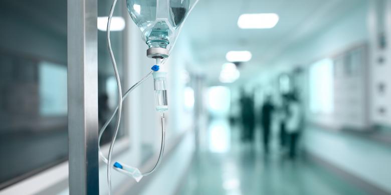 O femeie a decedat dupa ce a fost batuta de sotul ei care i a rupt coastele A fost tinuta 3 zile in casa fara ingrijire medicala