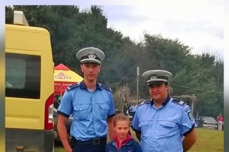 O poza cu doi polititi realizata cand avea 10 ani i a schimbat viata unei tinere din Botosani