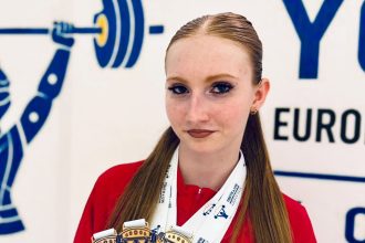 O tanara din Botosani a obtinut trei medalii de bronz la Campionatele Europene de haltere din Kosovo