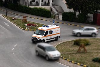 Oficialii Serviciului de Ambulanta Botosani dupa un accident cu o ambulanta Girofarul nu este un moft