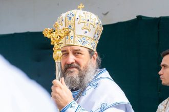 Preasfintitul Nichifor Botosaneanul va sfinti din nou duminica o biserica din judetul Botosani
