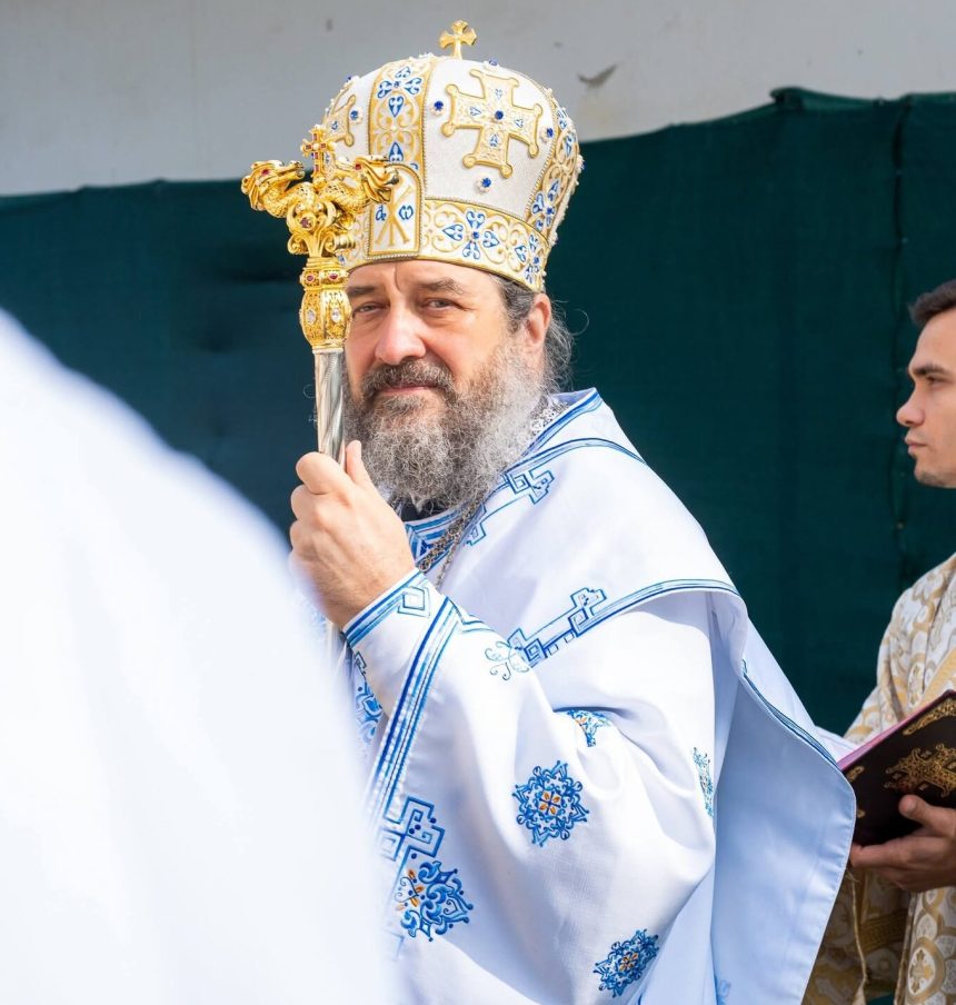 Preasfintitul Nichifor Botosaneanul va sfinti din nou duminica o biserica din judetul Botosani