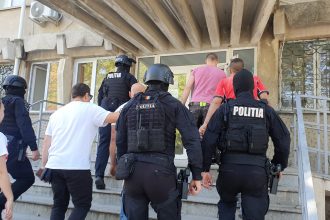 Scandal la Tudora Trei tineri retinuti dupa ce au agresat un botosanean de 19 ani
