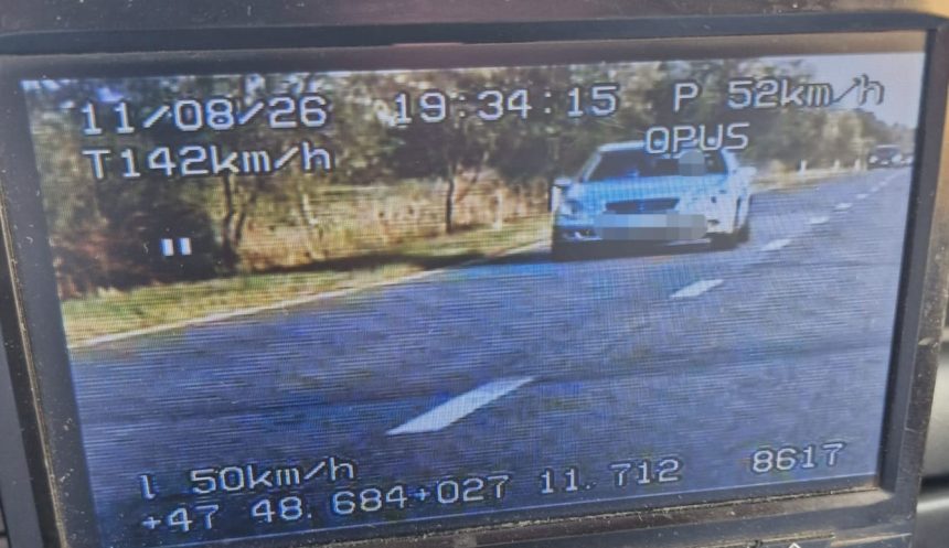 Sofer prins conducand cu 142 km h pe un drum din Botosani A efectuat si o depasire periculoasa