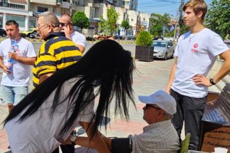 Tinerii social democrati alaturi de botosaneni in zilele de canicula