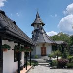 Trei ierarhi vor slujba maine la o manastire din judetul Botosani Credinciosii sunt invitati la hram