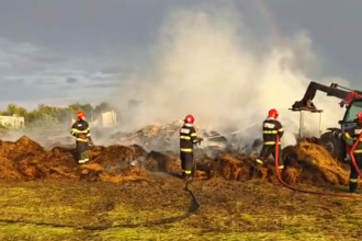 Un botosanean a suferit arsuri in timp ce incerca sa stinga un incendiu in gospodarie 15 tone de furaje au fost distruse de flacari