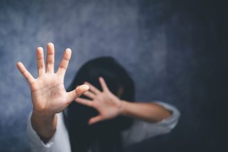 Un tanar din Botosani a umilit o pe iubita lui la scurt timp dupa despartire Aciunile sale ii pot aduce probleme cu legea