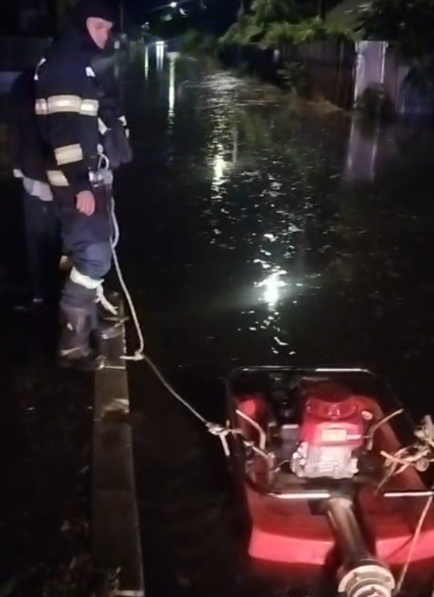 VIDEO Inundatii in municipiul Botosani Apa a patruns in opt gospodarii