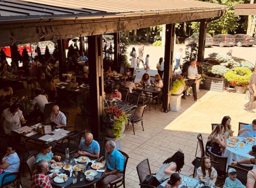 festin culinar de proportii grand buffet de var se intoarce la restaurantul rediu