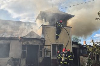 foto ghinion de nesuport pentru un barbat din judetul botosani casa i a ars si a fost internat in spital