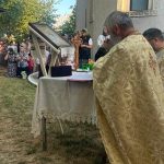 foto in genunchi pentru ploaie credinciosii din botosani s au rugat impreuna cu preotii pentru a scapa de secheta