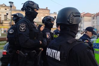 razie ampla cu politisti jandarmi si luptatori sas la botosani 14 persoane duse la sediul poliiei