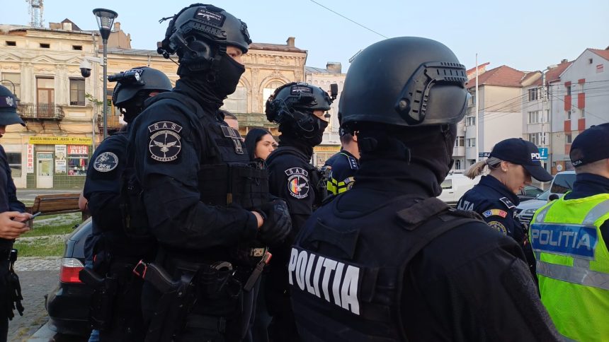 razie ampla cu politisti jandarmi si luptatori sas la botosani 14 persoane duse la sediul poliiei