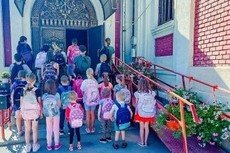 un rucsac o oportunitate pentru un viitor mai bun apel la solidaritate pentru elevii vulnerabili din botosani