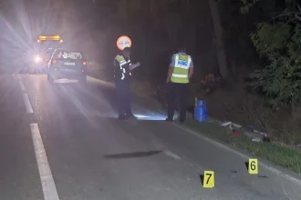 Accident grav între o mașină și un motocultor. Doi soți, în stare critică la spital