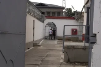 Bărbat condamnat la un an de închisoare, dus sub escortă la Penitenciarul Botoșani