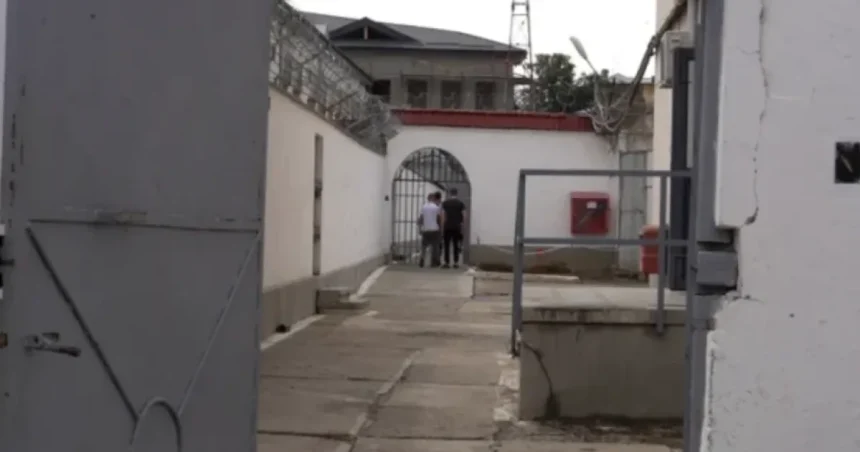 Bărbat condamnat la un an de închisoare, dus sub escortă la Penitenciarul Botoșani