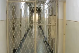 Bărbat de 36 de ani, escortat la Penitenciarul Botoșani. Ce a făcut Cristi