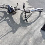 Biciclist dezechilibrat, lovit de microbuz pe un drum județean din Botoșani