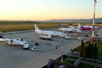 Botoșănenii care călătoresc cu avionul, afectați de scumpirea biletelor