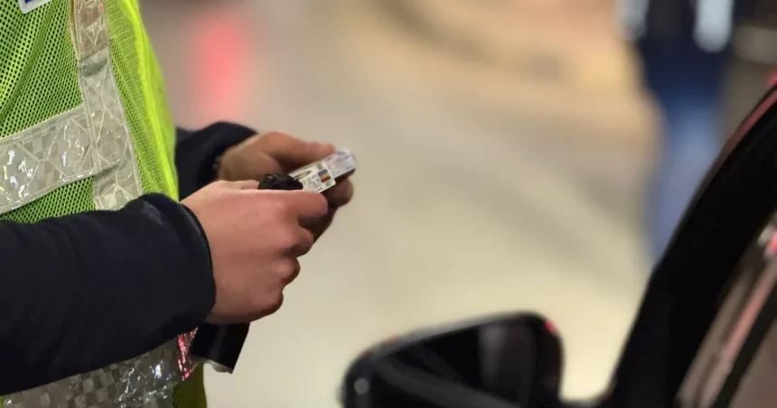Bunic prins în trafic fără centură, dar ascundea ceva mult mai grav