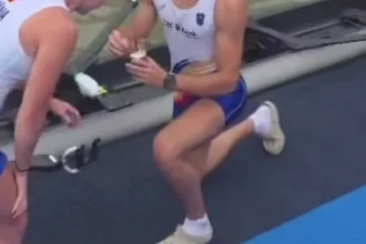 Canotor din Botoșani, cerere în căsătorie spectaculoasă în inima Shanghai-ului