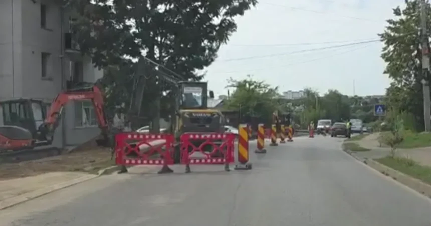 Circulație îngreunată pe o stradă din municipiul Botoșani FOTO