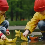 Cum alegi protecția potrivită împotriva ploii pentru adulți și copii