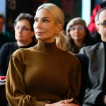 Deputata Raluca Turcan propune interzicerea telefoanelor mobile în școli