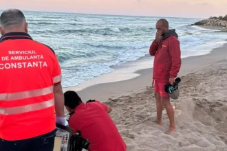 Femeie din Botoșani, salvată în ultima clipă de la înec în Marea Neagră