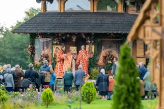 FOTO La Mănăstirea Lebăda: „Să ai mereu un cuvânt al lui Dumnezeu în inima ta”