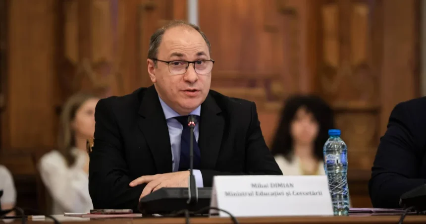 Ministrul Educației: Discutați cu copilul și supravegheați-l la teme