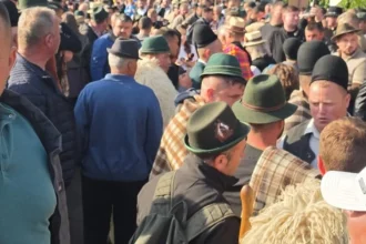 Percheziții după protestul oierilor. Peste 100 de fermieri din Botoșani, la manifestații