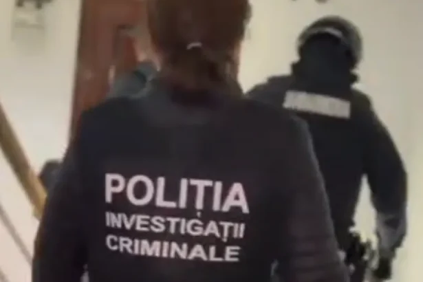 Percheziții în Botoșani: mascații au răscolit 6 locuințe din municipiu