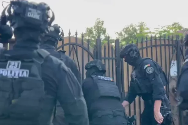 Percheziții la Botoșani: un polițist de frontieră și șase vameși, reținuți