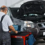 Pericol toxic la un service auto din Botoșani: sute de litri de ulei uzat, descoperiți