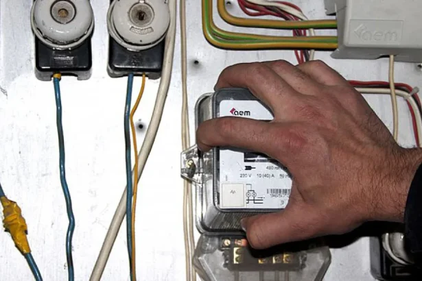 Peste 70 de botoșăneni, anchetați pentru furt de energie electrică și gaze naturale
