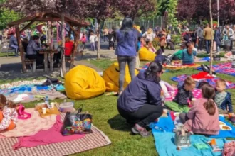 Picnic în aer liber, fără telefoane. Ideea inedită a unei parohii din Botoșani