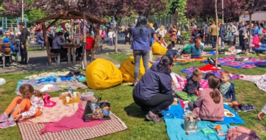 Picnic în aer liber, fără telefoane. Ideea inedită a unei parohii din Botoșani