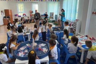 Prichindeii de la Liceul Pedagogic, față în față cu scriitorul Florin Bican