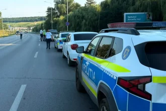 Șoferii din Botoșani, opriți de polițiști și întrebați unde merg. Controale anunțate