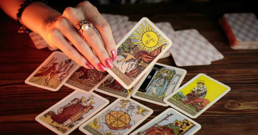 Tânăr de 22 de ani, păcălit pe TikTok de o femeie care oferea tarot