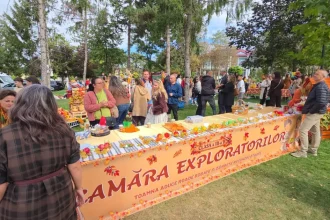 Târgul Toamnei a transformat parcul Liceului Pedagogic Nicolae Iorga într-un decor de basm