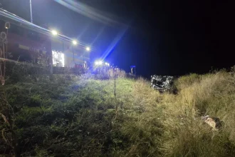 Tragedie noaptea trecută! Un tânăr a murit după ce s-a răsturnat cu mașina