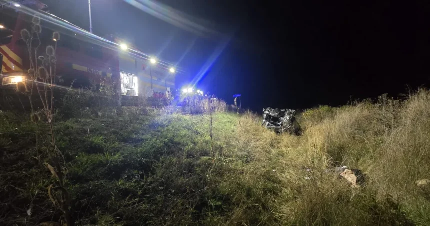 Tragedie noaptea trecută! Un tânăr a murit după ce s-a răsturnat cu mașina