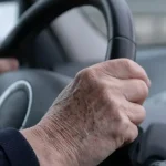 Un botoșănean de 77 de ani s-a urcat băut la volan și a fost scos din trafic de polițiști