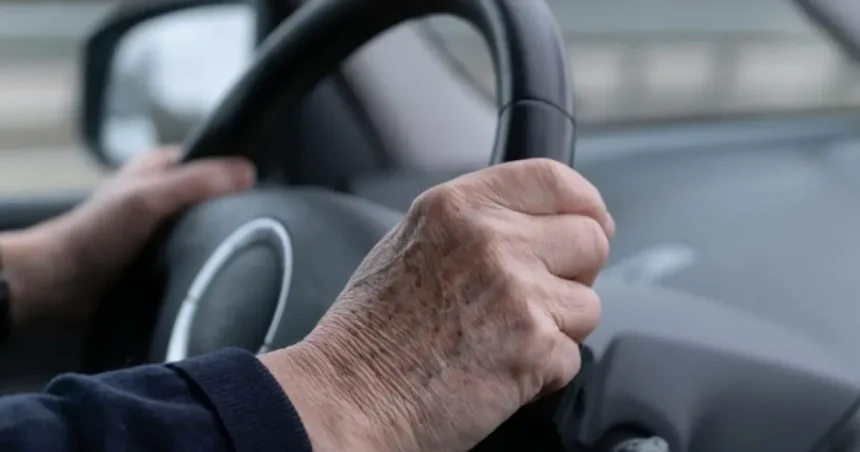 Un botoșănean de 77 de ani s-a urcat băut la volan și a fost scos din trafic de polițiști
