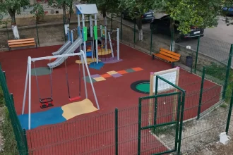 Un nou loc de joacă amenajat într-un cartier din municipiul Botoșani