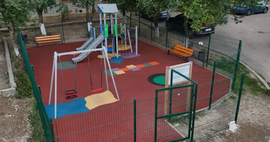 Un nou loc de joacă amenajat într-un cartier din municipiul Botoșani